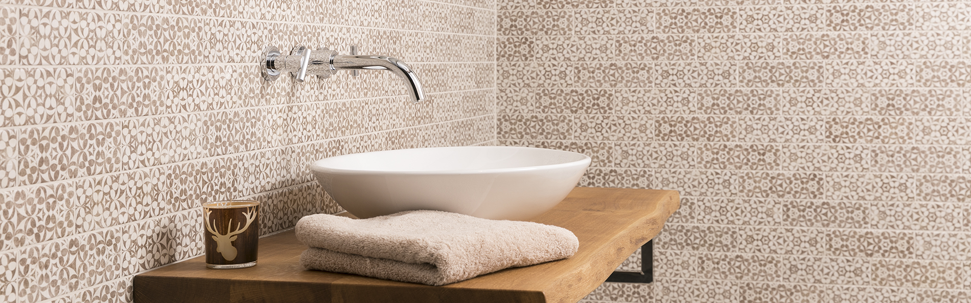 Dekorierte Badezimmerfliesen